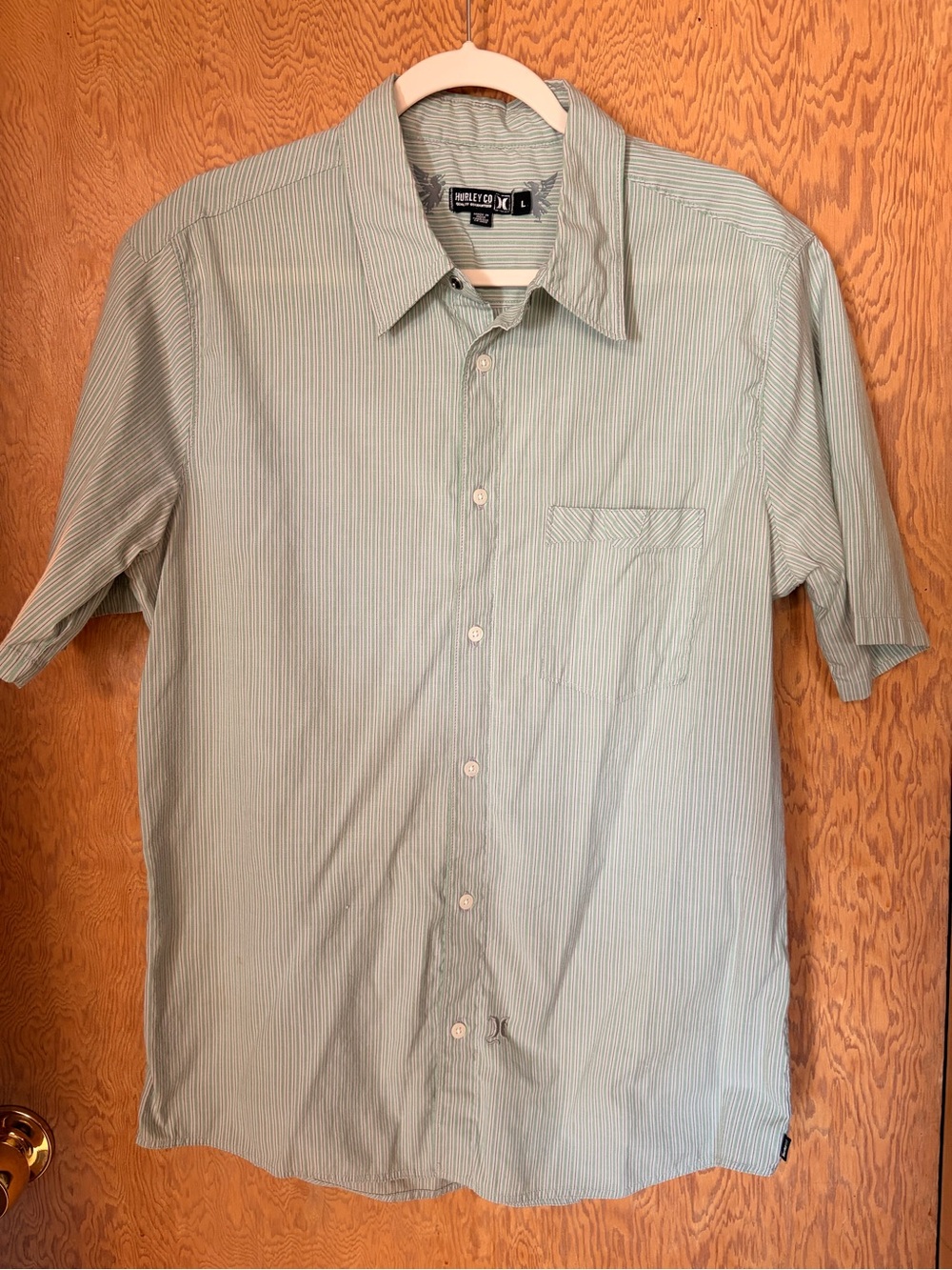Hurley Men's Light Green Thin-Stripe Short-Sleeve Button-Down Shirt